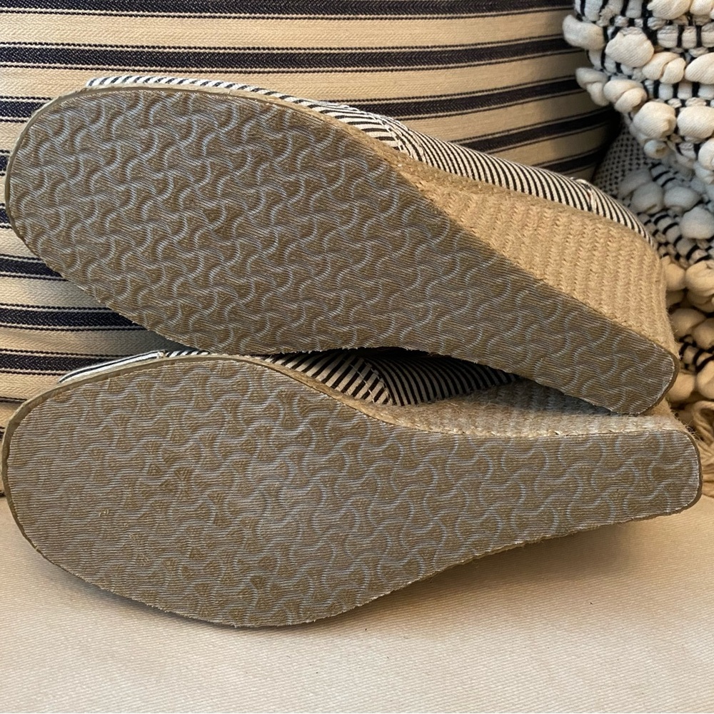 Bobs Open Toed Wedge - Picture 7 of 8
